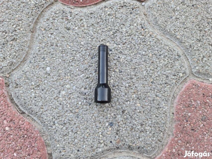 Gyertyapipa motorkerékpár vagy fűnyíróhoz vagy máshoz