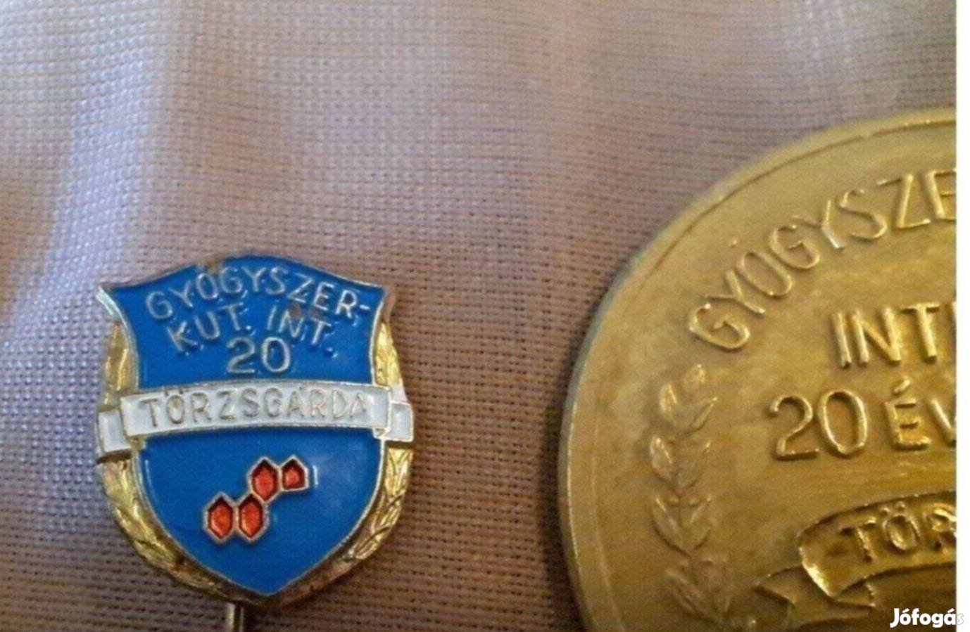 Gyógyszergyártó plakett 2 db