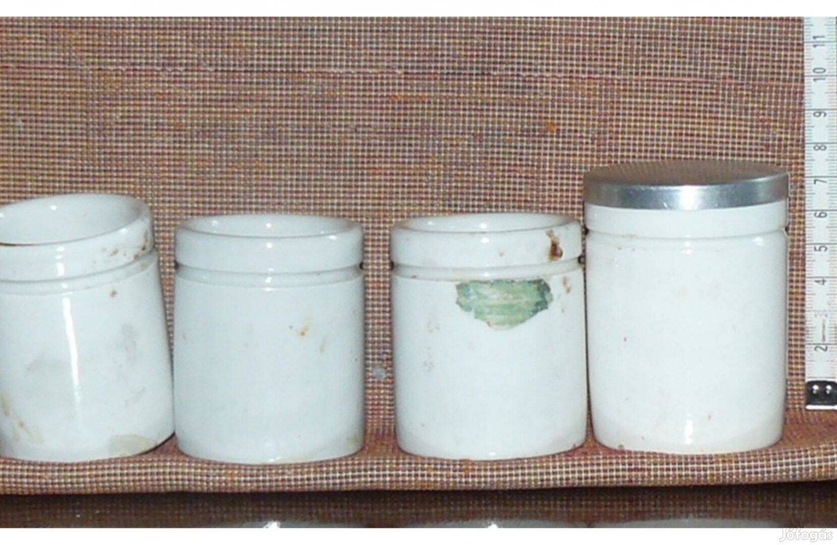 Gyógyszertári porcelán tégelyek