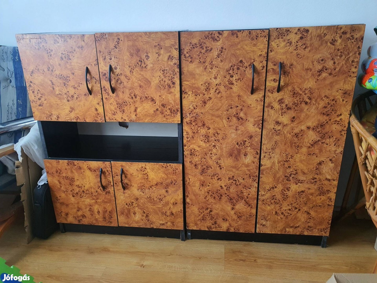 Gyökér színű szekrények