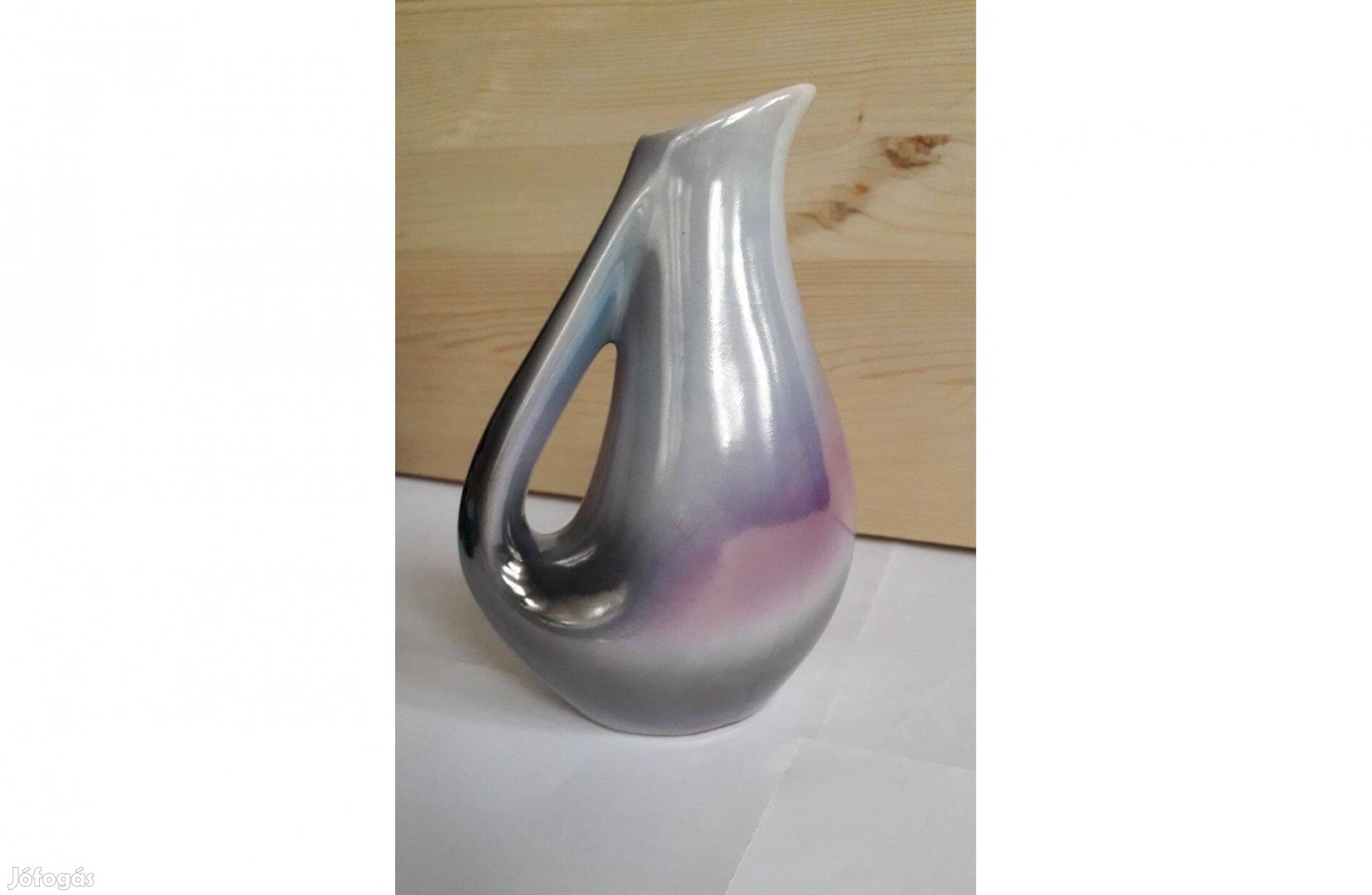 Gyöngyházfényű kancsó váza kis hibával 15*10 cm