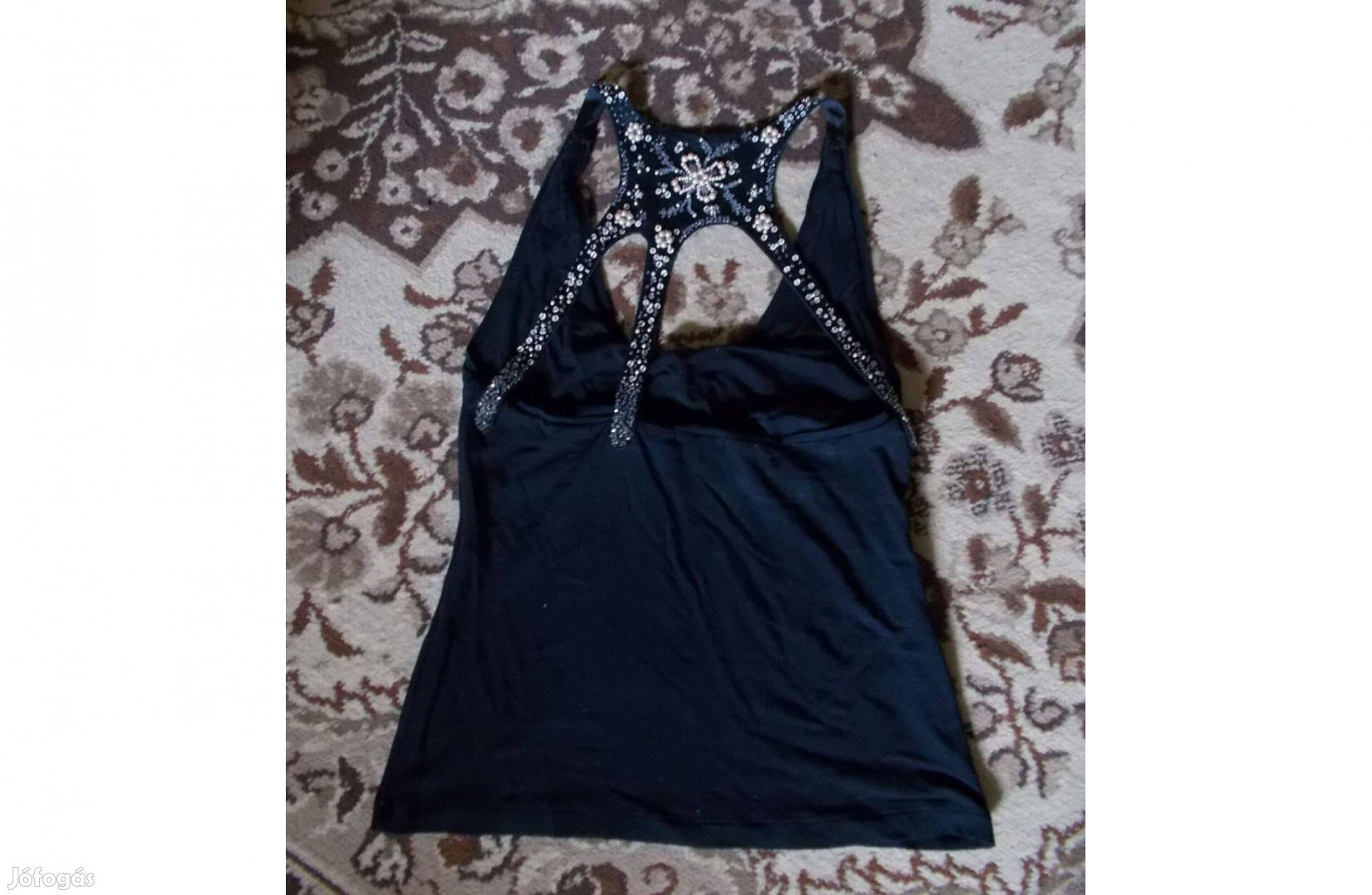 Gyöngyös hátpántos női felső