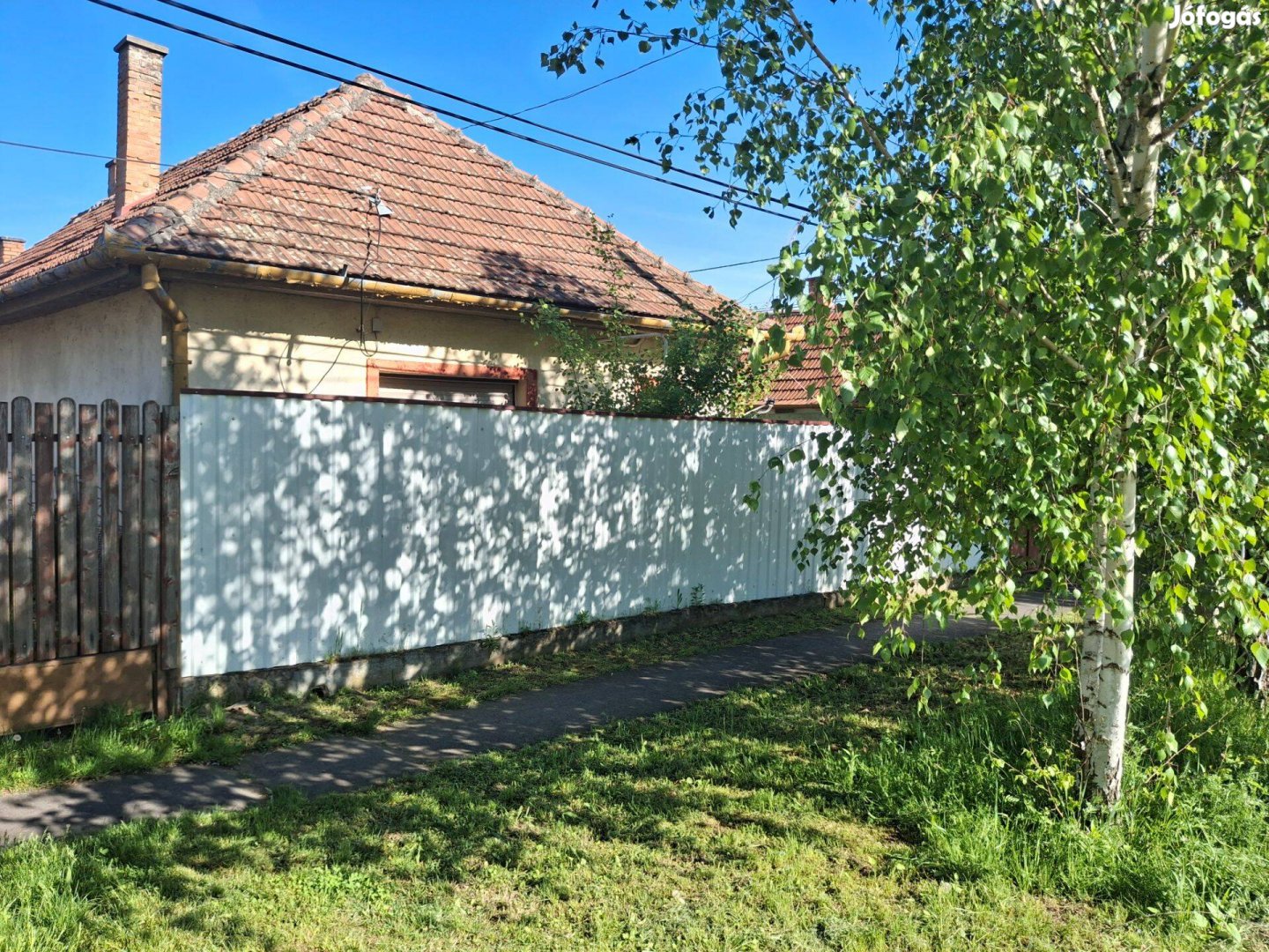 Gyöngyöshalász focipálya közelében