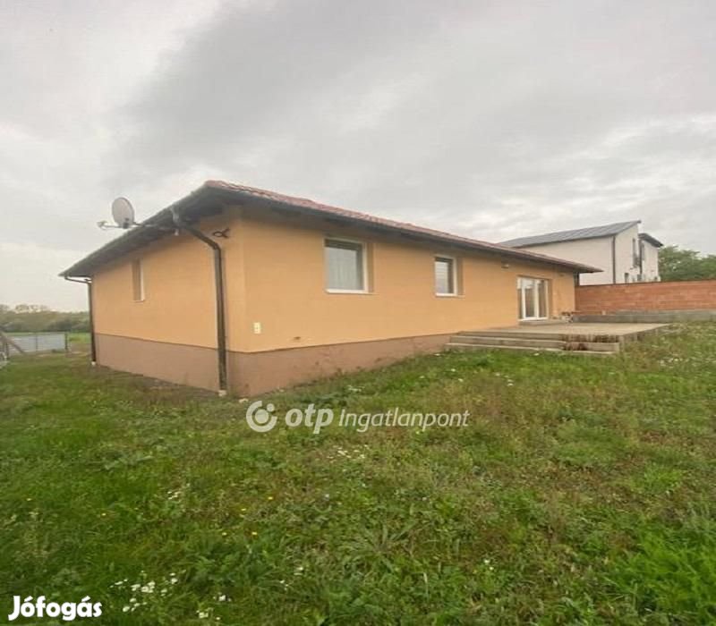 Gyöngyösi 100 nm-es ház eladó