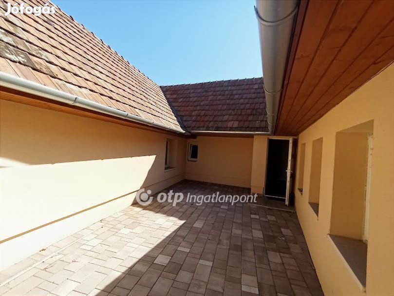 Gyöngyösi 100 nm-es ház eladó