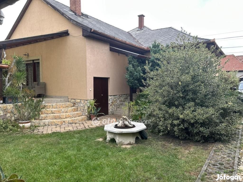 Gyöngyösi 106 nm-es ház eladó