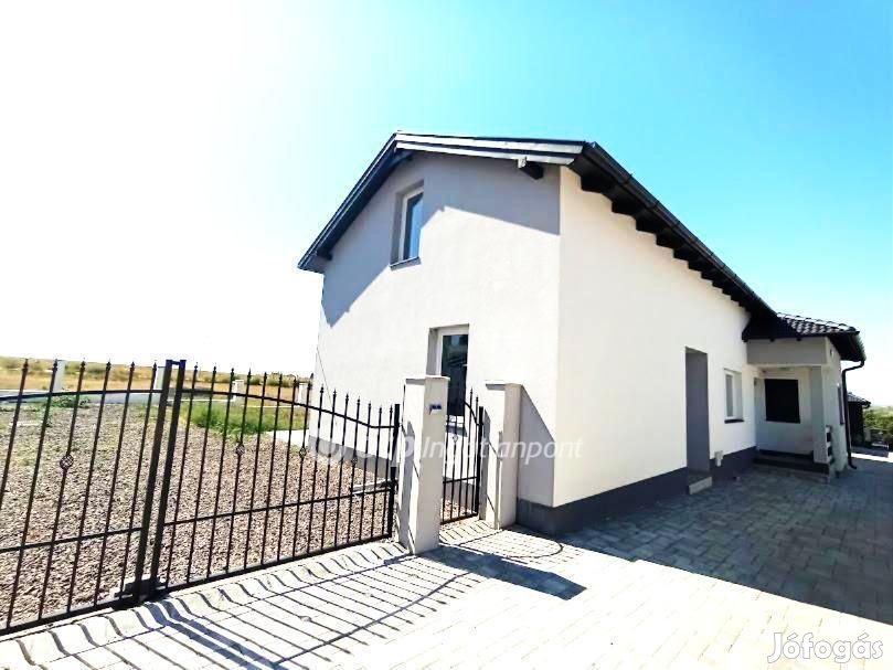 Gyöngyösi 129 nm-es ház eladó