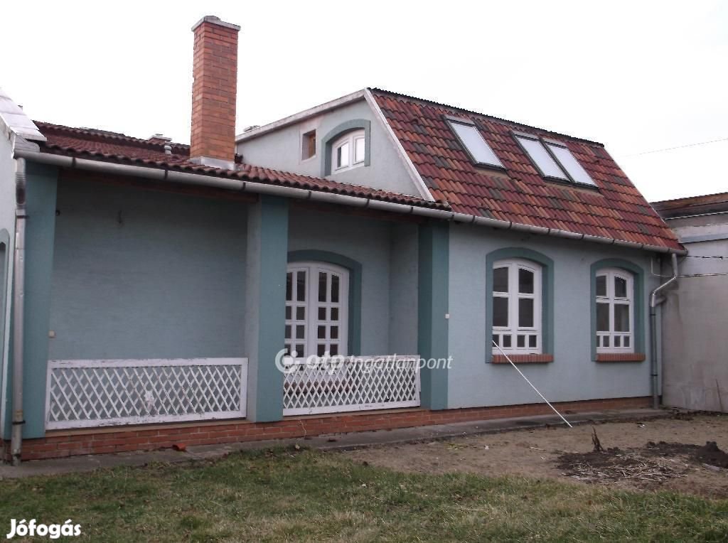 Gyöngyösi 197 nm-es ház eladó
