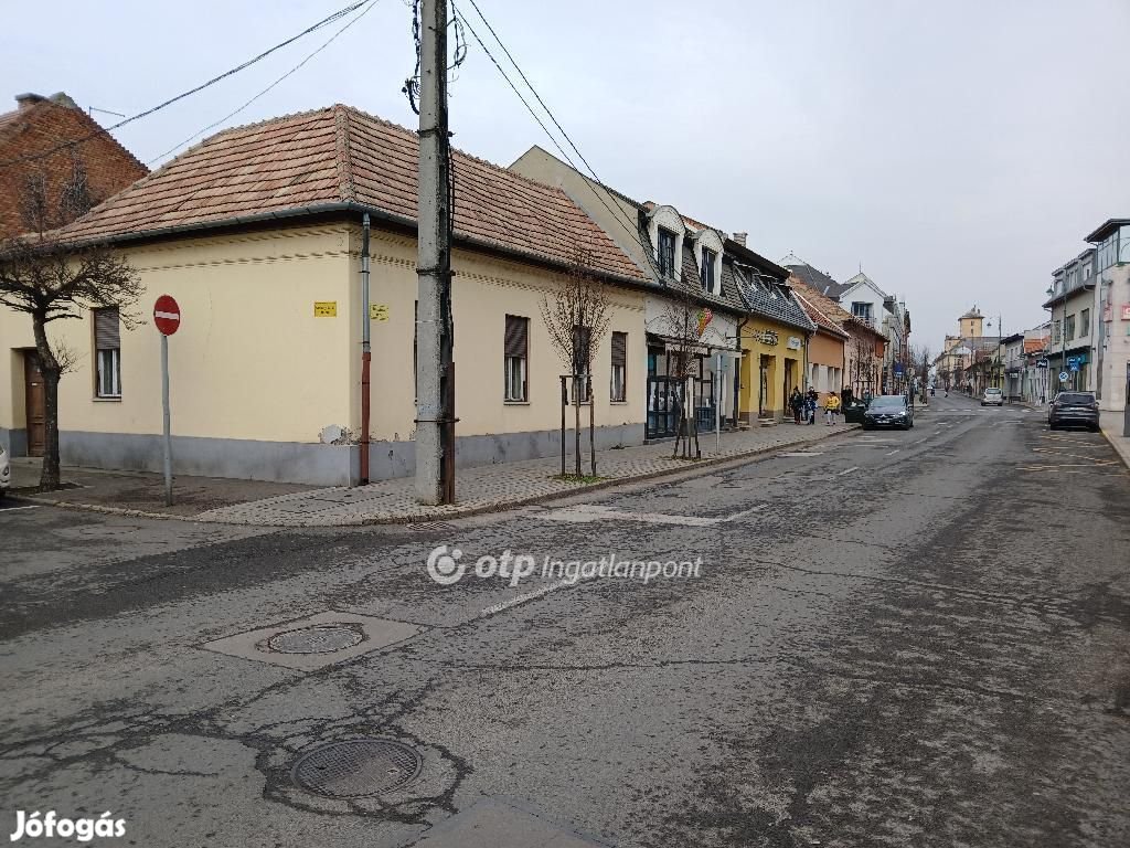 Gyöngyösi 70 nm-es ház eladó