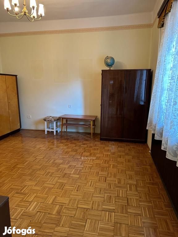 Gyöngyösi 88 nm-es ház eladó