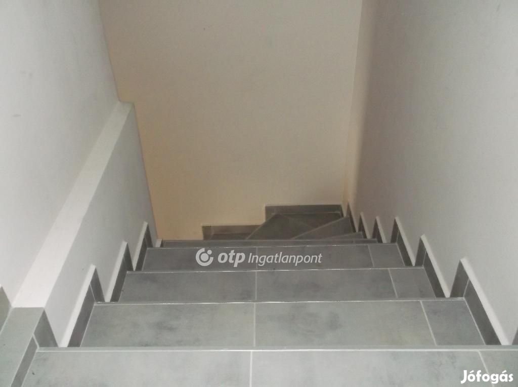 Gyöngyösi eladó 182 nm-es ház