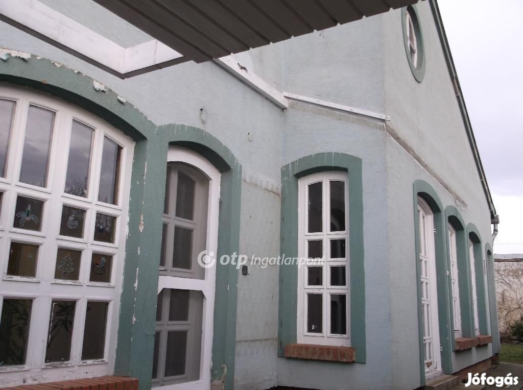 Gyöngyösi eladó 197 nm-es ház
