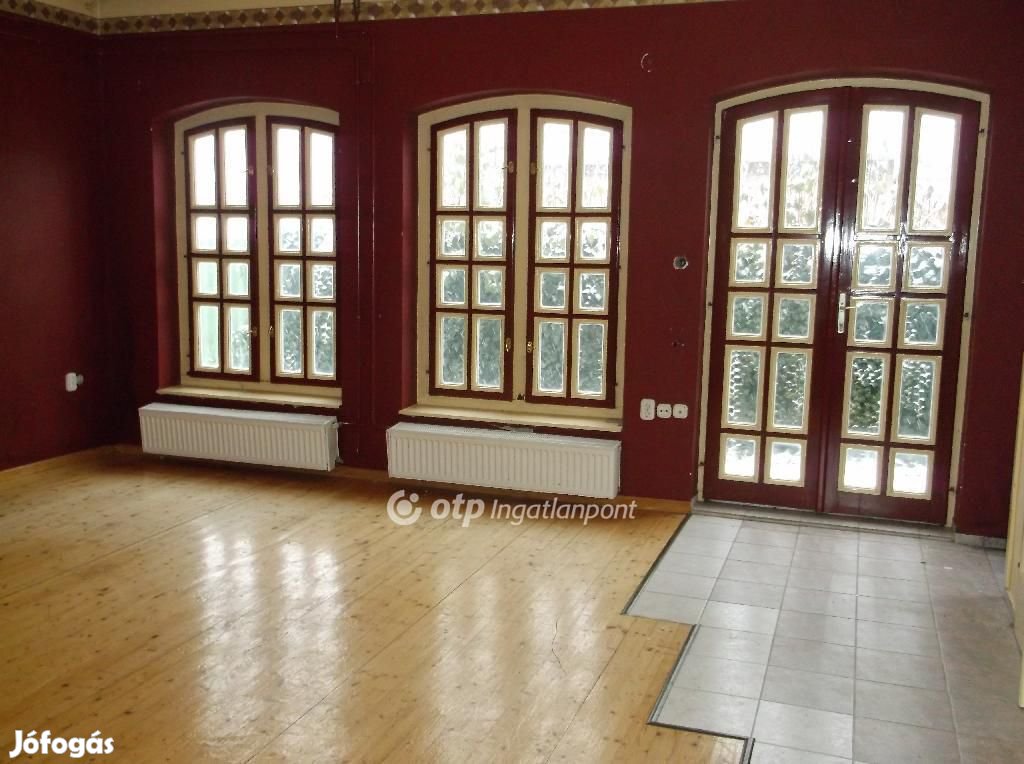Gyöngyösi eladó 197 nm-es ház
