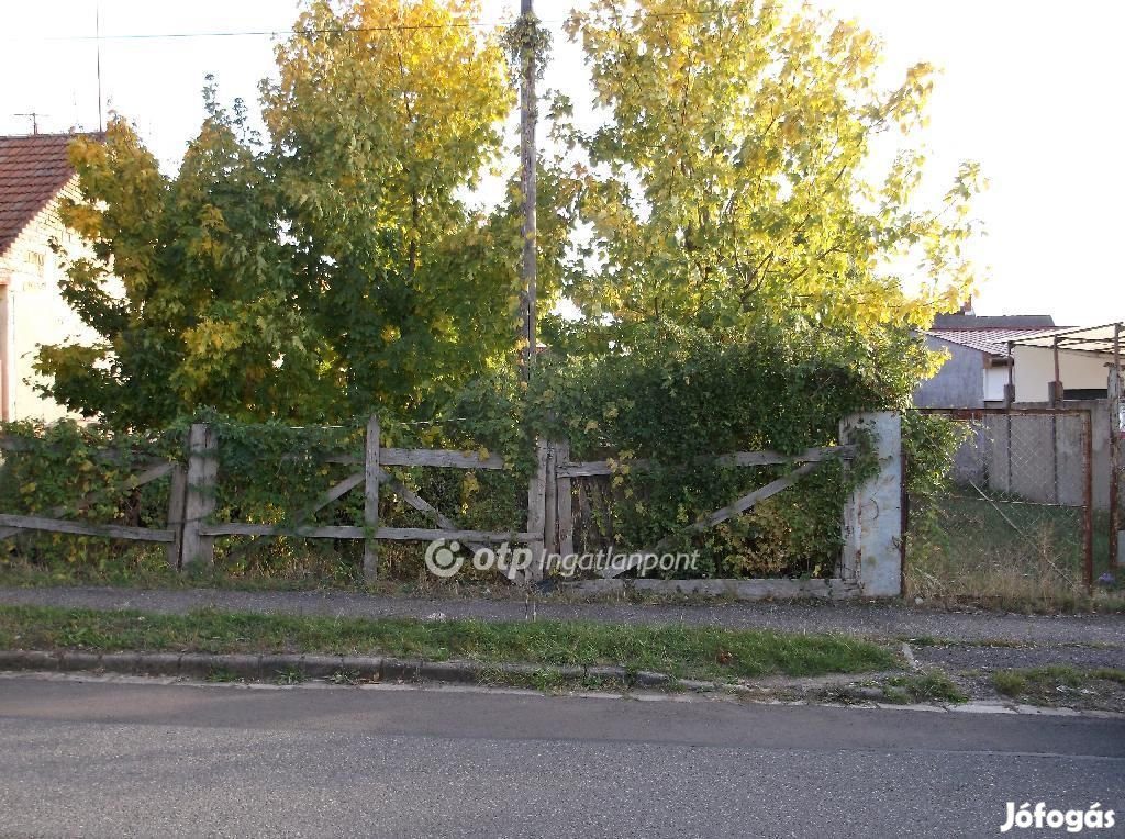 Gyöngyösi eladó 30 nm-es ház