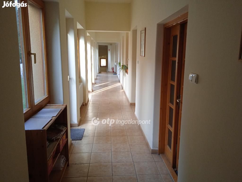 Gyöngyösi eladó 482 nm-es ház