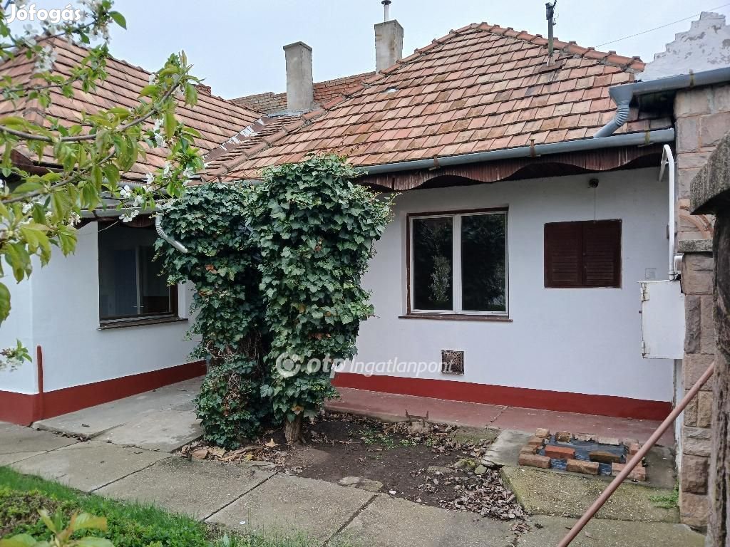 Gyöngyösi eladó 80 nm-es ház