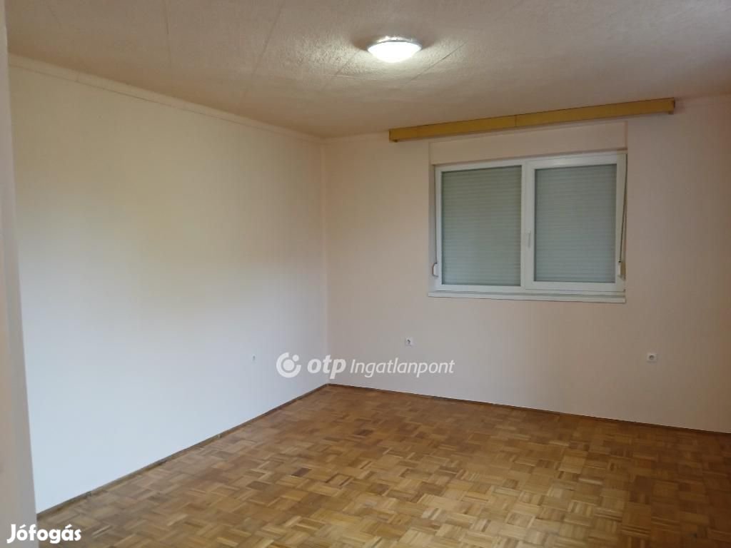 Gyöngyösi eladó 80 nm-es ház
