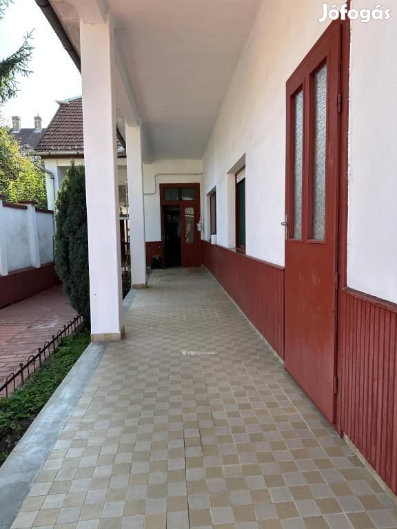 Gyöngyösi eladó 88 nm-es ház