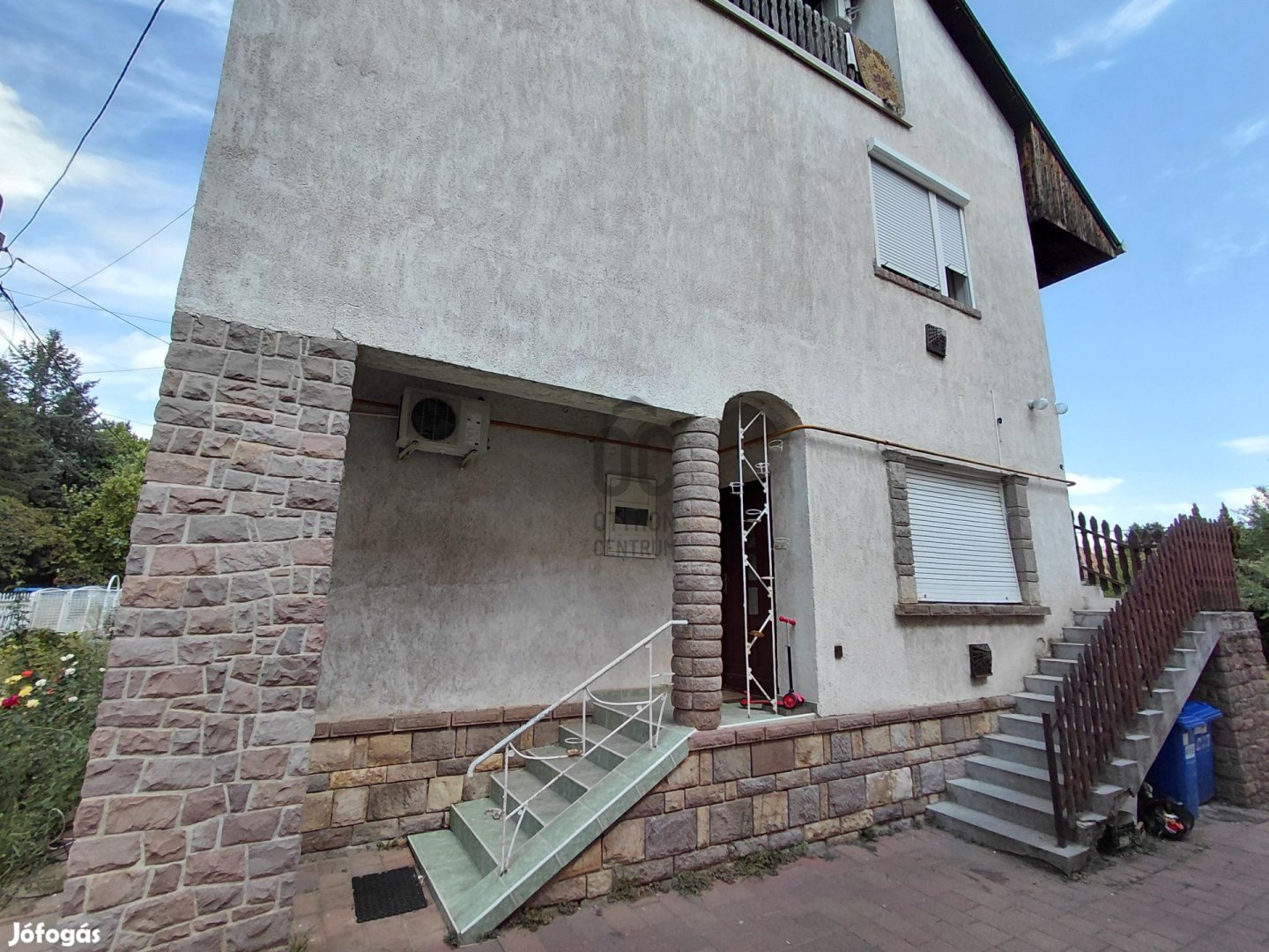 Gyöngyösön a Kálváriapart alatti városrészen panorámás  Részben jó ál