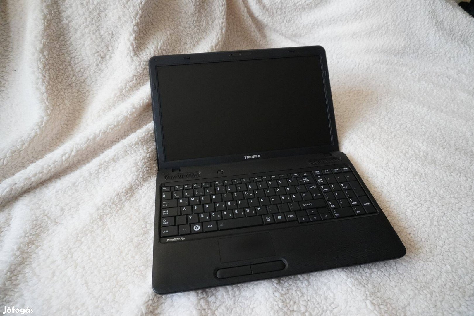 Gyönyörű 15,6" Toshiba laptop 4GB RAM, 320GB, WIN10