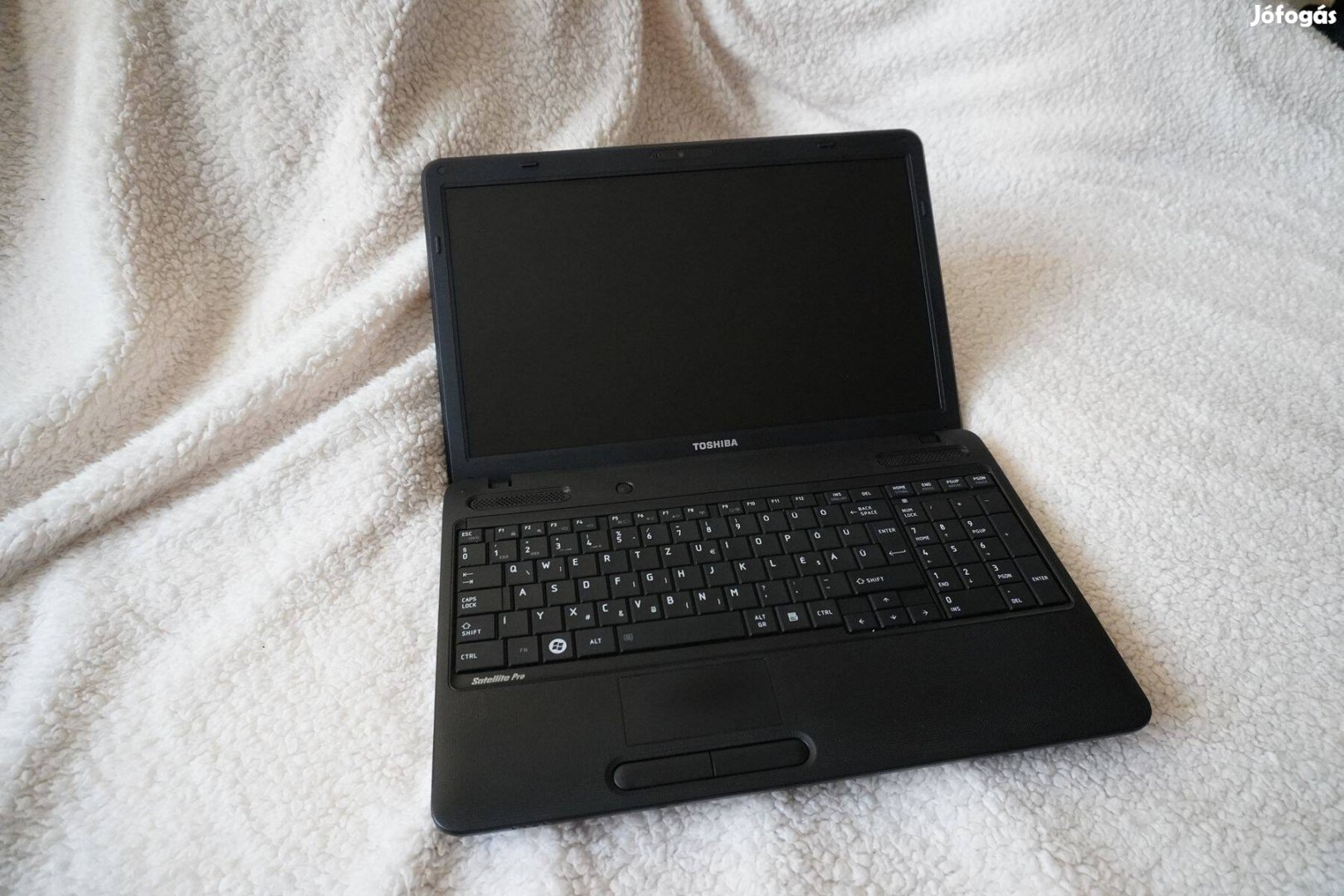 Gyönyörű 15,6" Toshiba laptop 4GB RAM, 320GB, WIN10