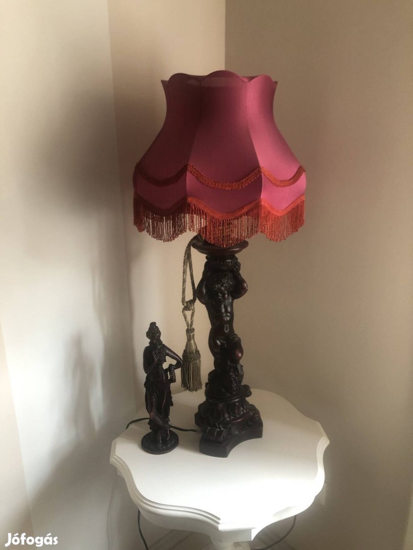 Gyönyörű Asztali Lámpa Szoborral