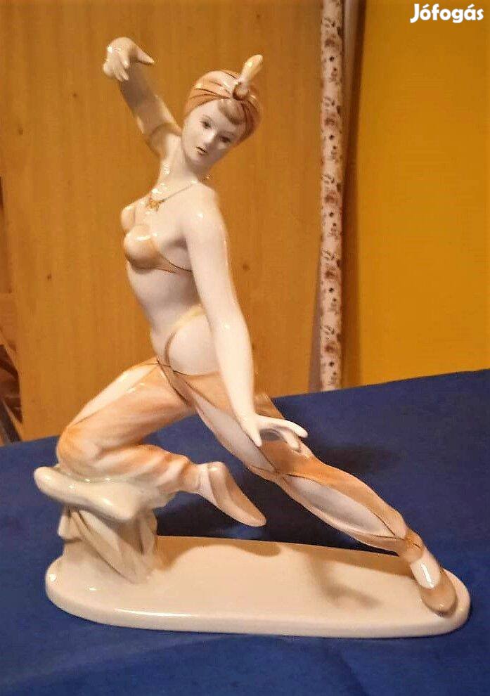 Gyönyörű Hollóházi Seherezádé porcelán szobor
