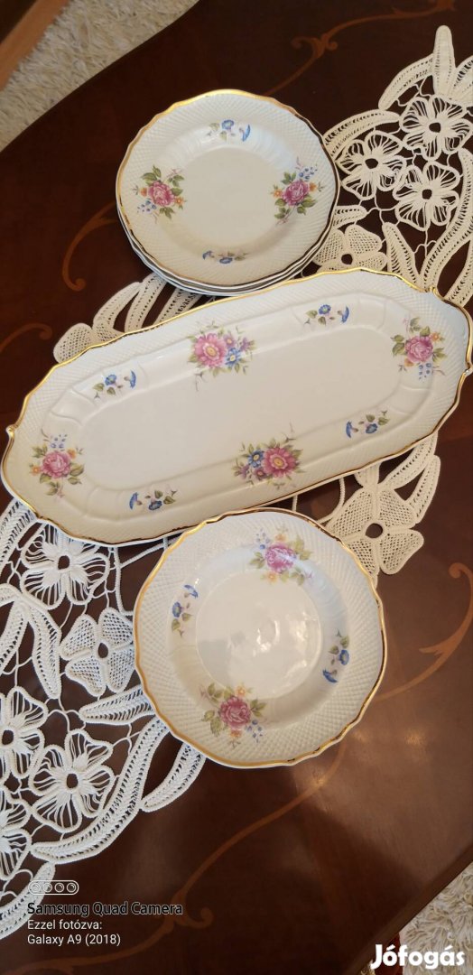 Gyönyörű Hollóházi porcelán süteményestányérkészlet eladó.