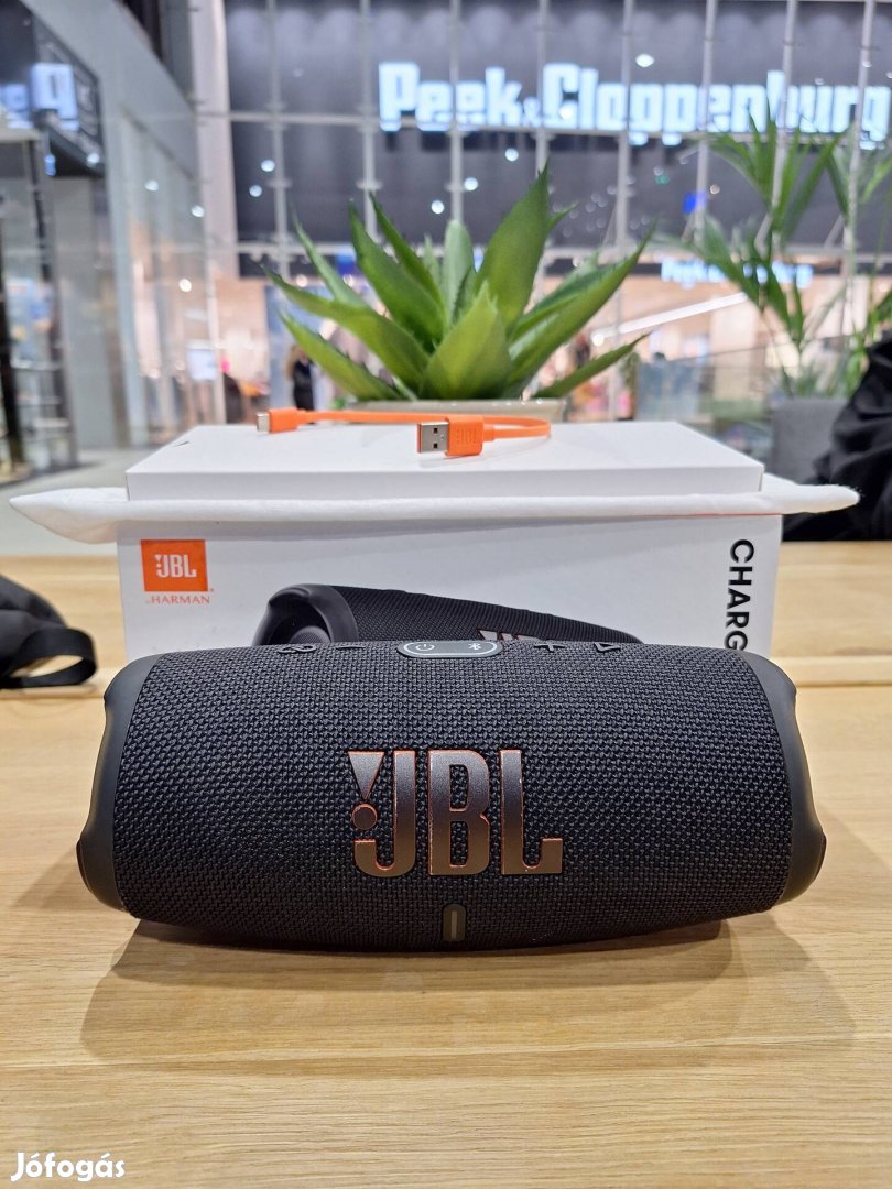 Gyönyörű JBL Charge 5 (dobozzal, töltővel)