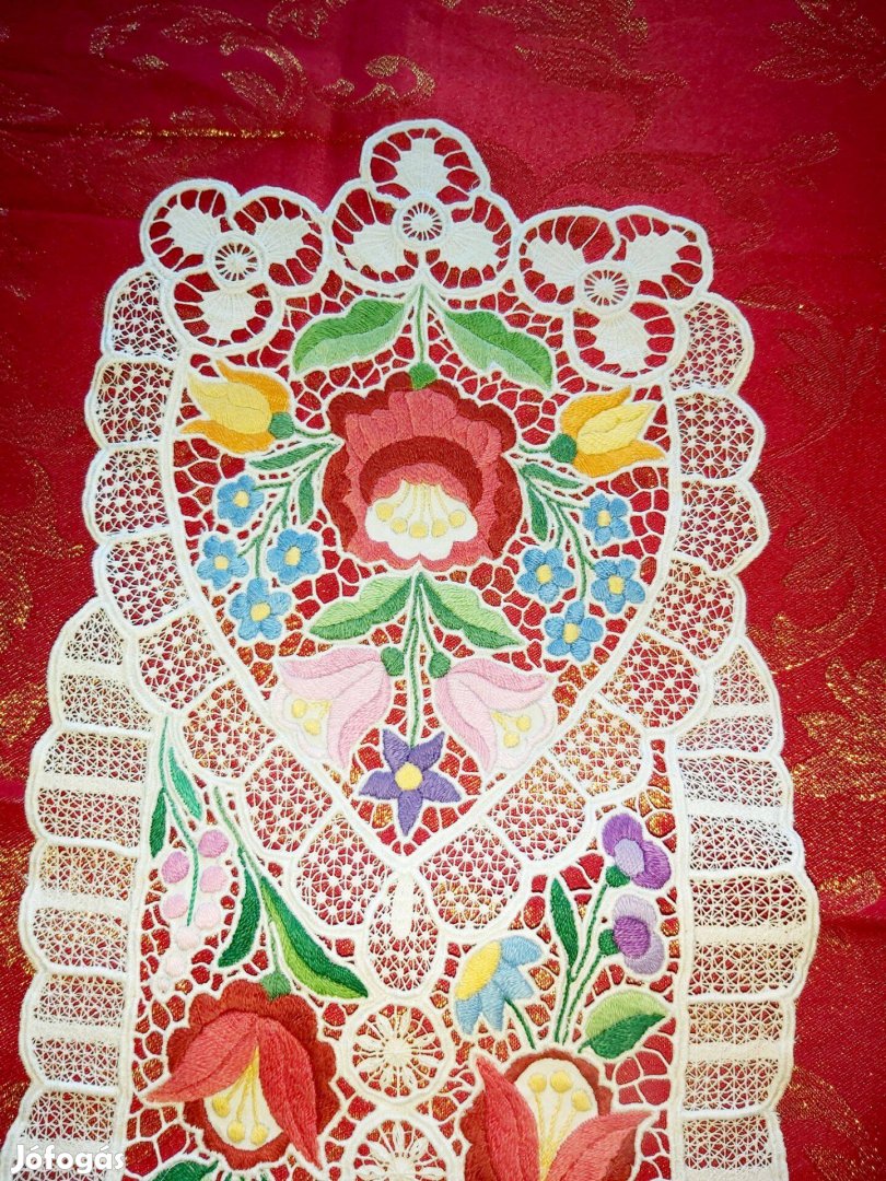 Gyönyörű Richelieu csipke keményített asztalterítő kalocsai