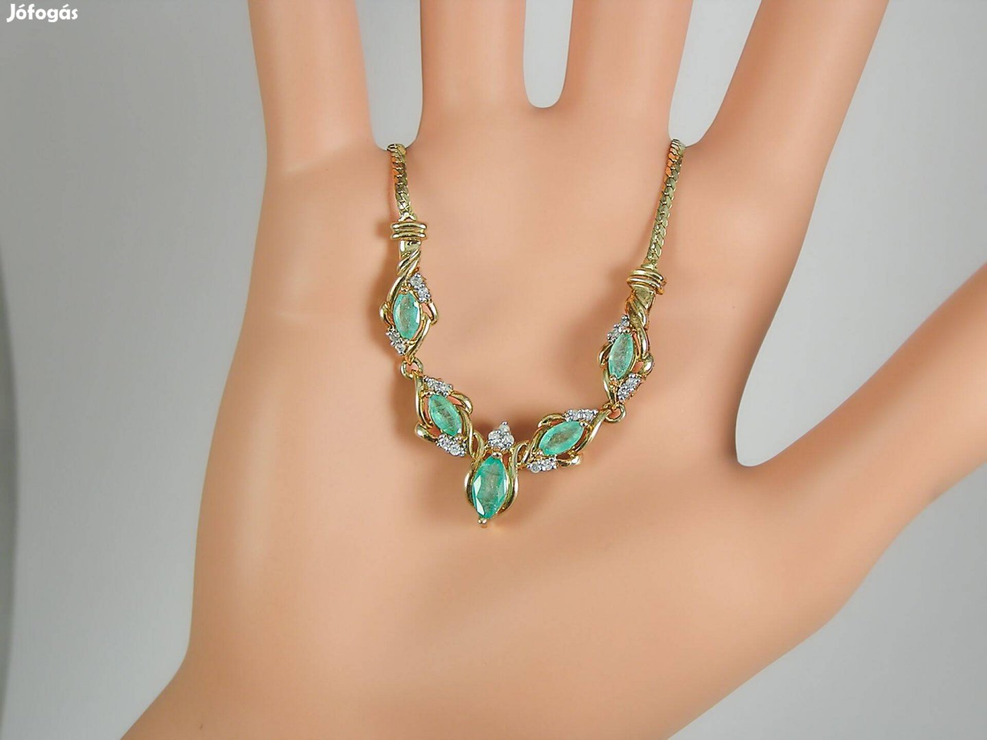 Gyönyörű Valódi Brill Gyémánt és Természetes Smaragd Arany Nyakék