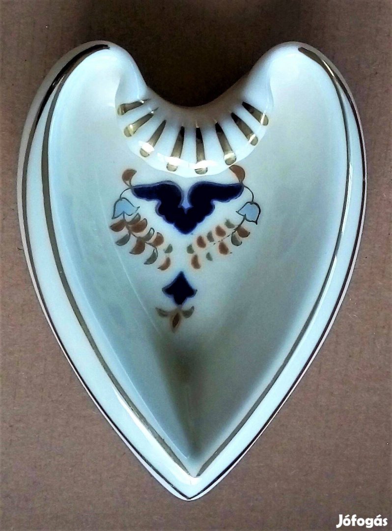 Gyönyörű Zsolnay szív alakú gyűrűs tálka, ékszertartó