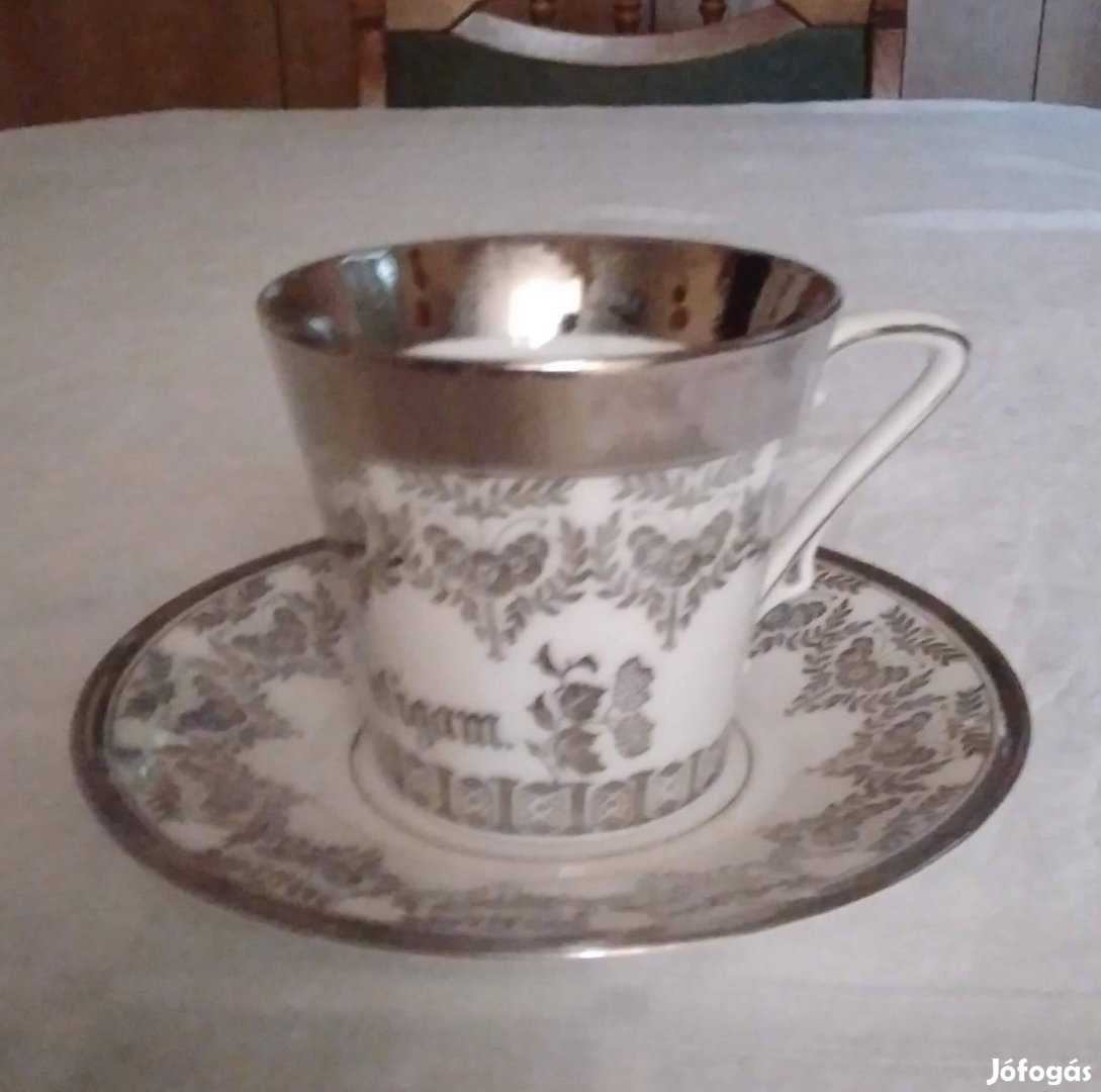 Gyönyörű, porcelán teáscsésze ezúst színű díszítéssel