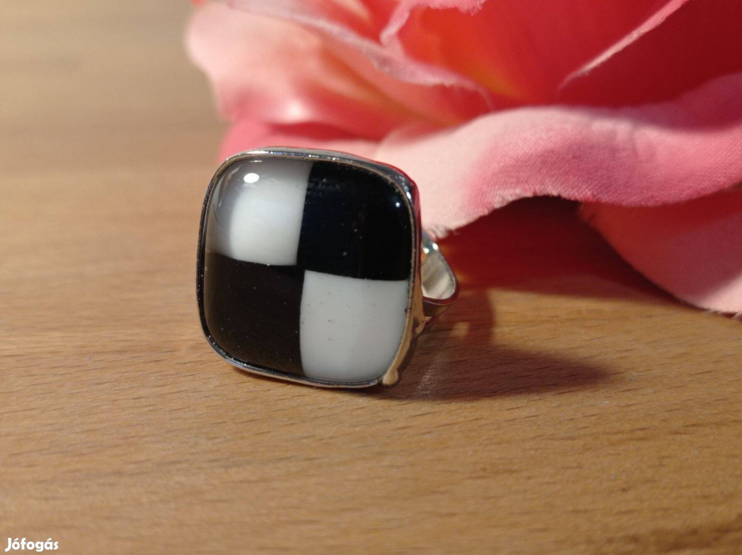 Gyönyörű, fekete-fehér, egyedi, kézműves gyűrű, állítható,