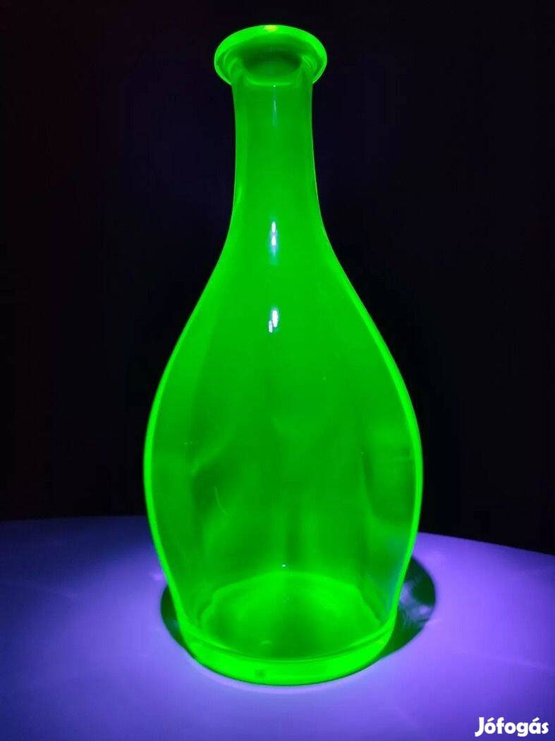 Gyönyörű, nagy, uránium üveg kiöntő decanter uránüveg