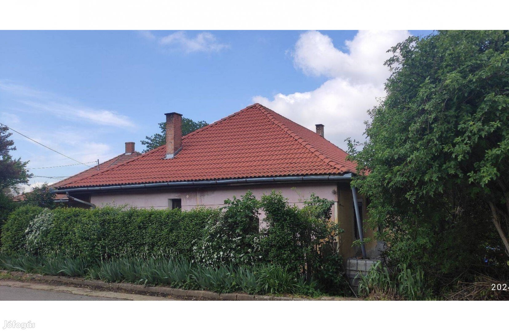 Gyönyörű amerikai konyhás családi ház garázzsal fészerrel Pécs városba