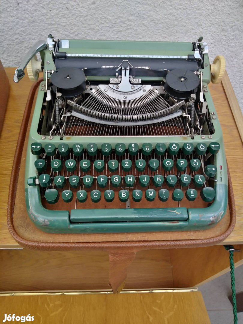 Gyönyörű antik írógép dobozában olcsón 