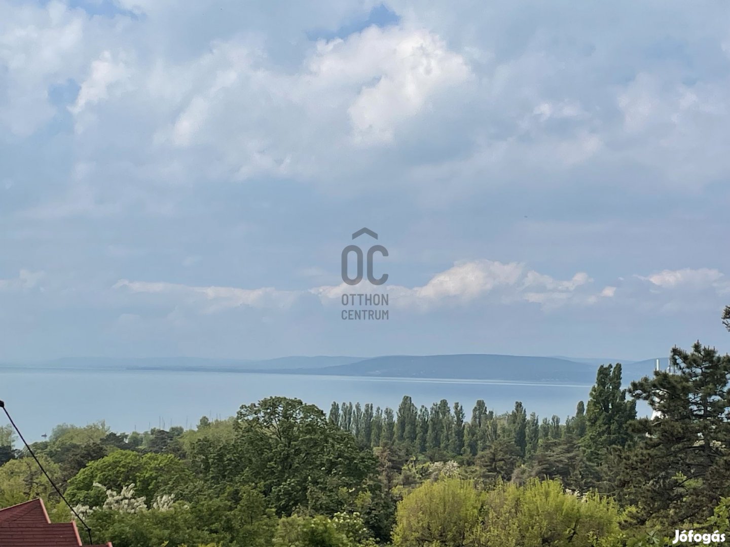 Gyönyörű balatoni panorámával rendelkező ingatlan eladó Balatonakaratt