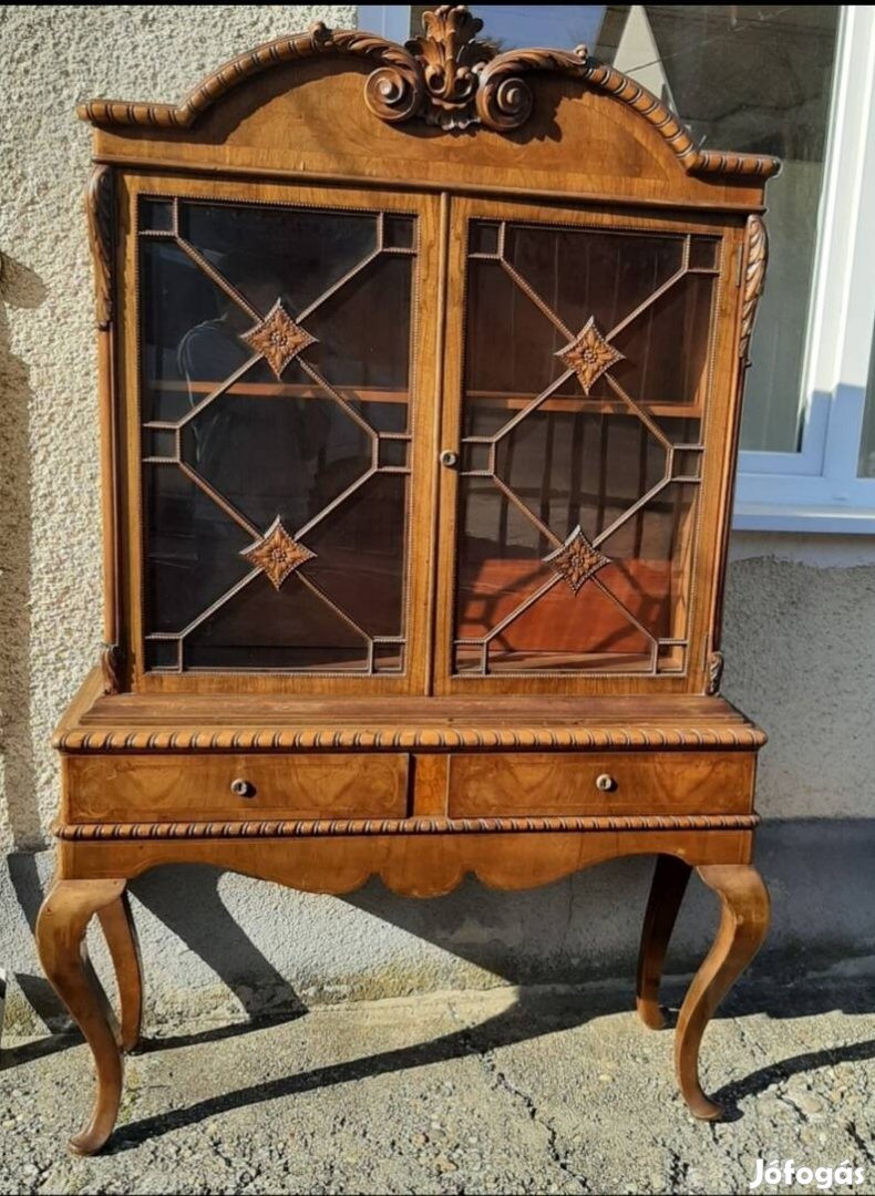 Gyönyörű chippendale vitrines fiókos szekrény