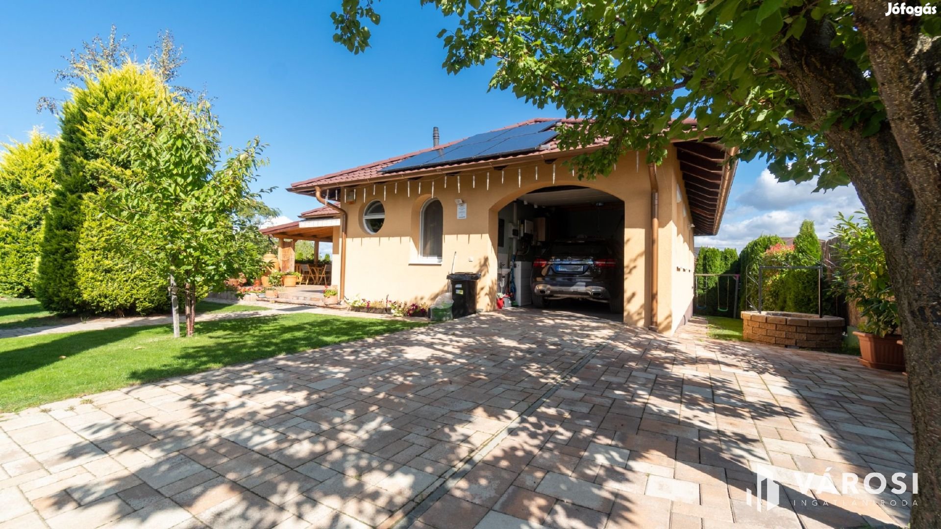 Gyönyörű családi ház balatoni panorámával