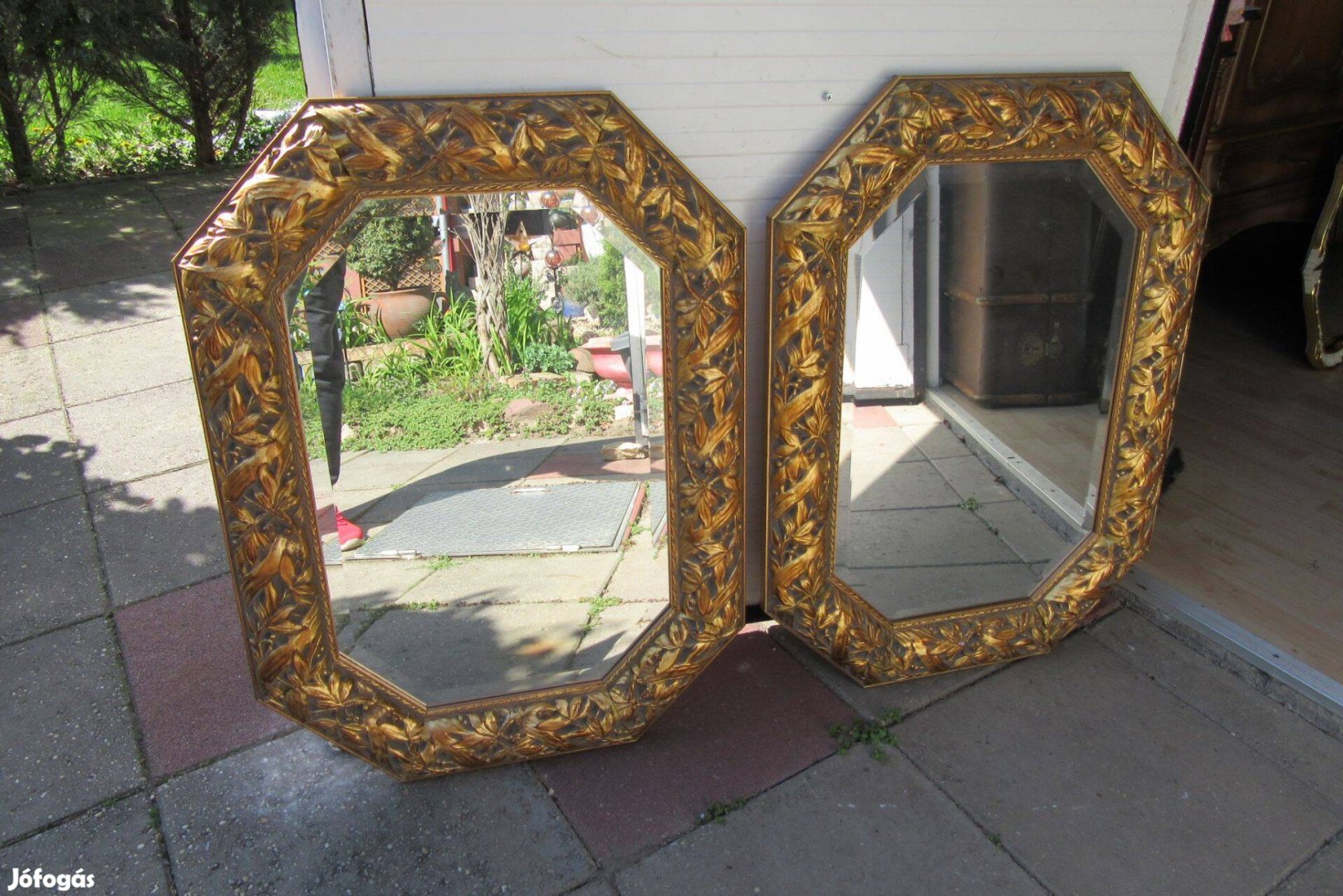 Gyönyörű csiszolt üveggel fa keretes tükör párban 77×57 cm