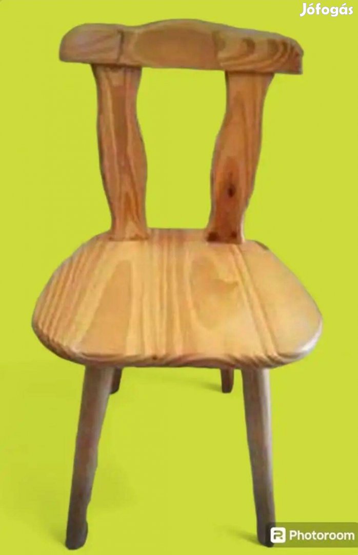 Gyönyörű fából készült szék
