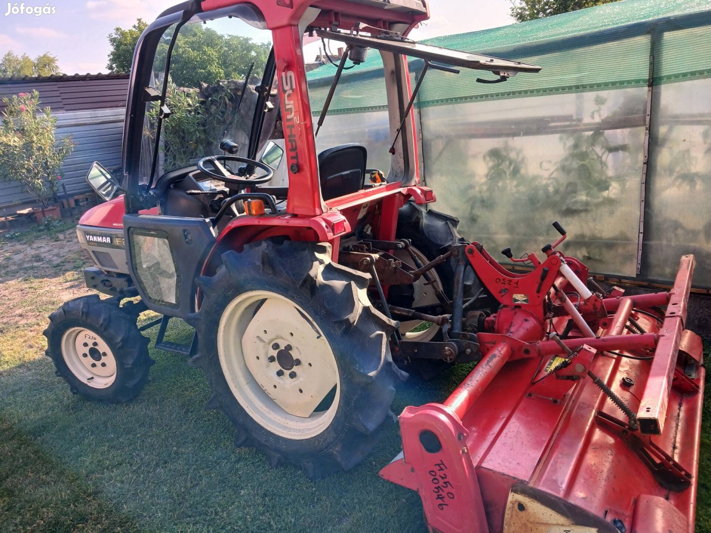 Gyönyörű hibátlan Japán traktor eladó. 