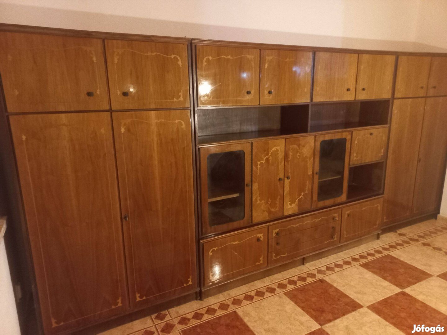 Gyönyörű intarziás szekrénysor eladó