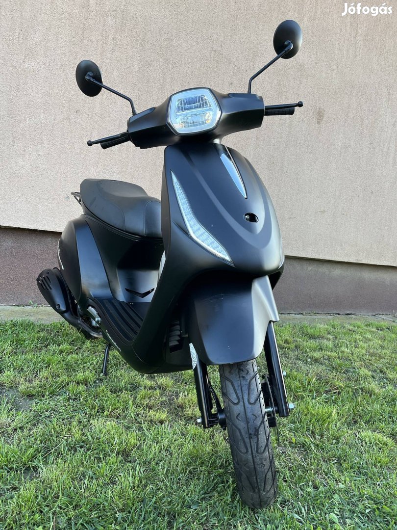 Gyönyörű kifogástalan állapotú 50 cm? 4T robogó