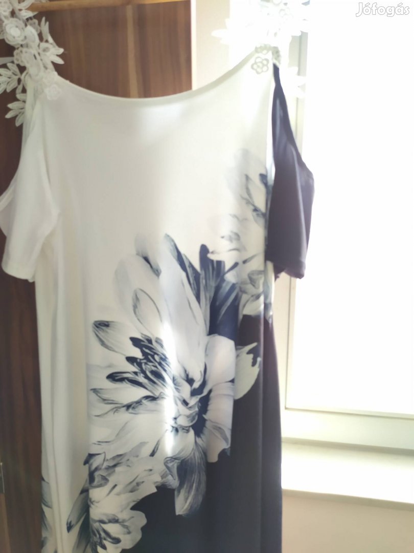 Gyönyörű nyári ruha szép nyomtatott mintával 
