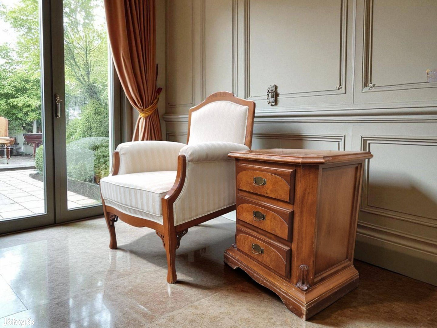 Gyönyörű olasz prémium Selva fotel, hozzá tartozó kis