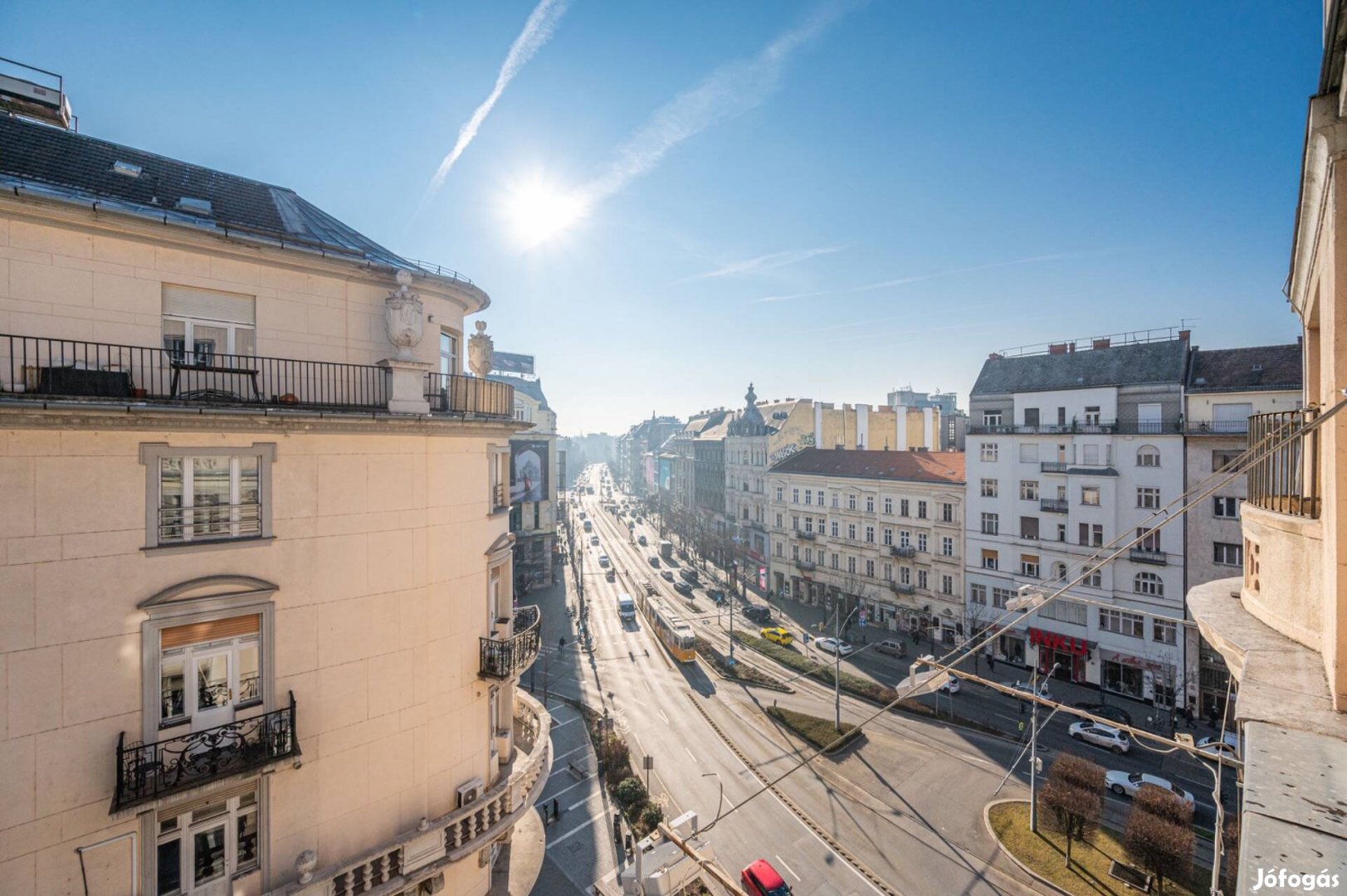 Gyönyörű panorámás, dupla erkélyes, világos 4 szobás belvárosi lakás