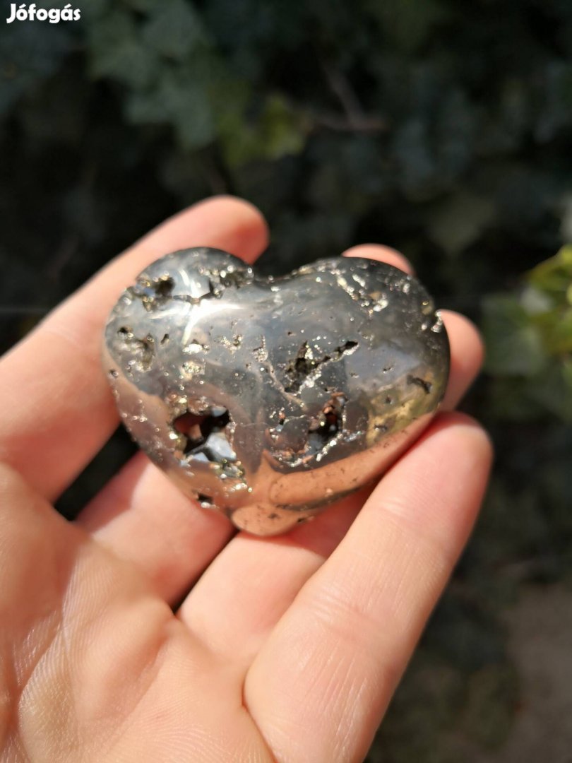 Gyönyörű pirit szív, ásvány kristály 