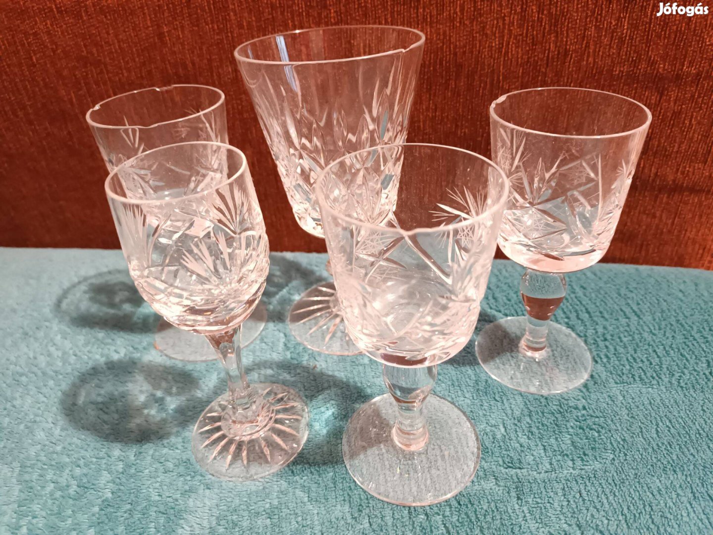 Gyönyörű talpas kristálypoharak üvegpoharak 5 db egyben